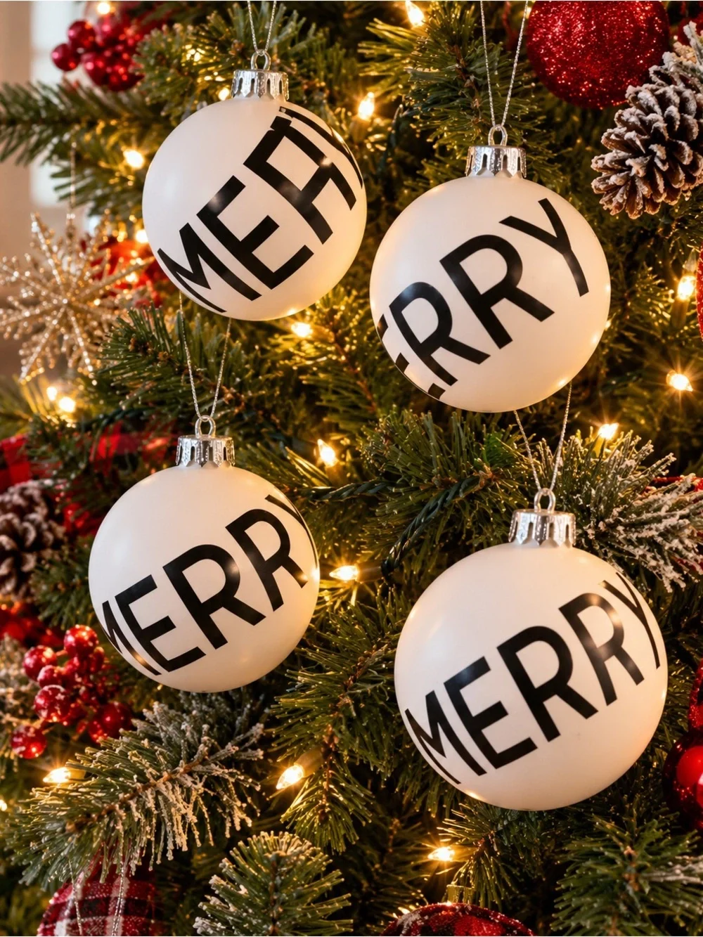 NEW w TAGS 🏷️ 4 Pack- “MERRY” Black, White Holiday Ornaments (In Box)